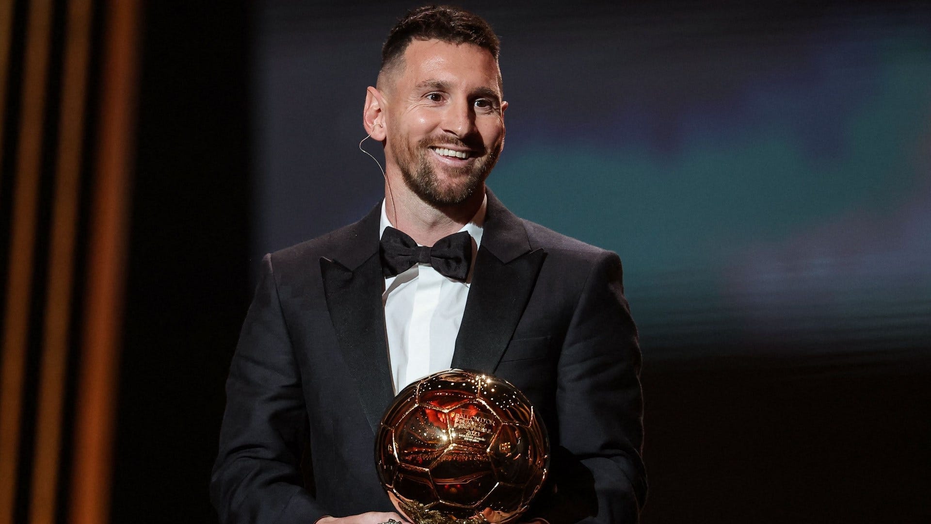 Лионель Месси завоевал восьмой «Золотой мяч». Эту награду журнал France Football вручает лучшему футболисту мира