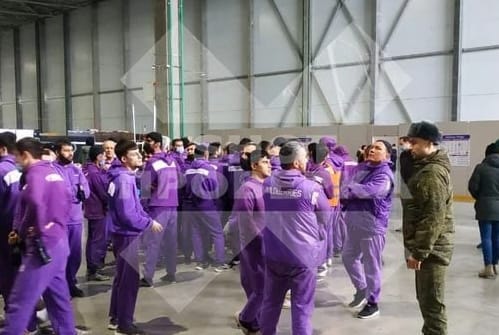 В Екатеринбурге силовики провели облаву на складе Wildberries в поисках не вставших на воинский учет новых граждан РФ — SHOT