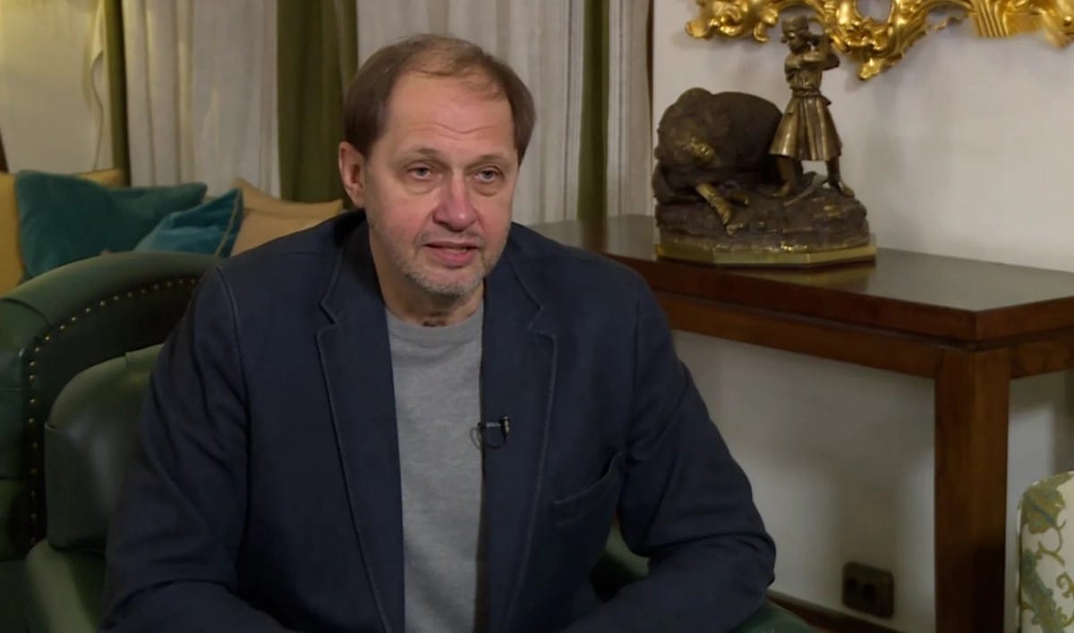 Минюст объявил «иностранными агентами» журналиста Кирилла Набутова и научное медиа T-Invariant