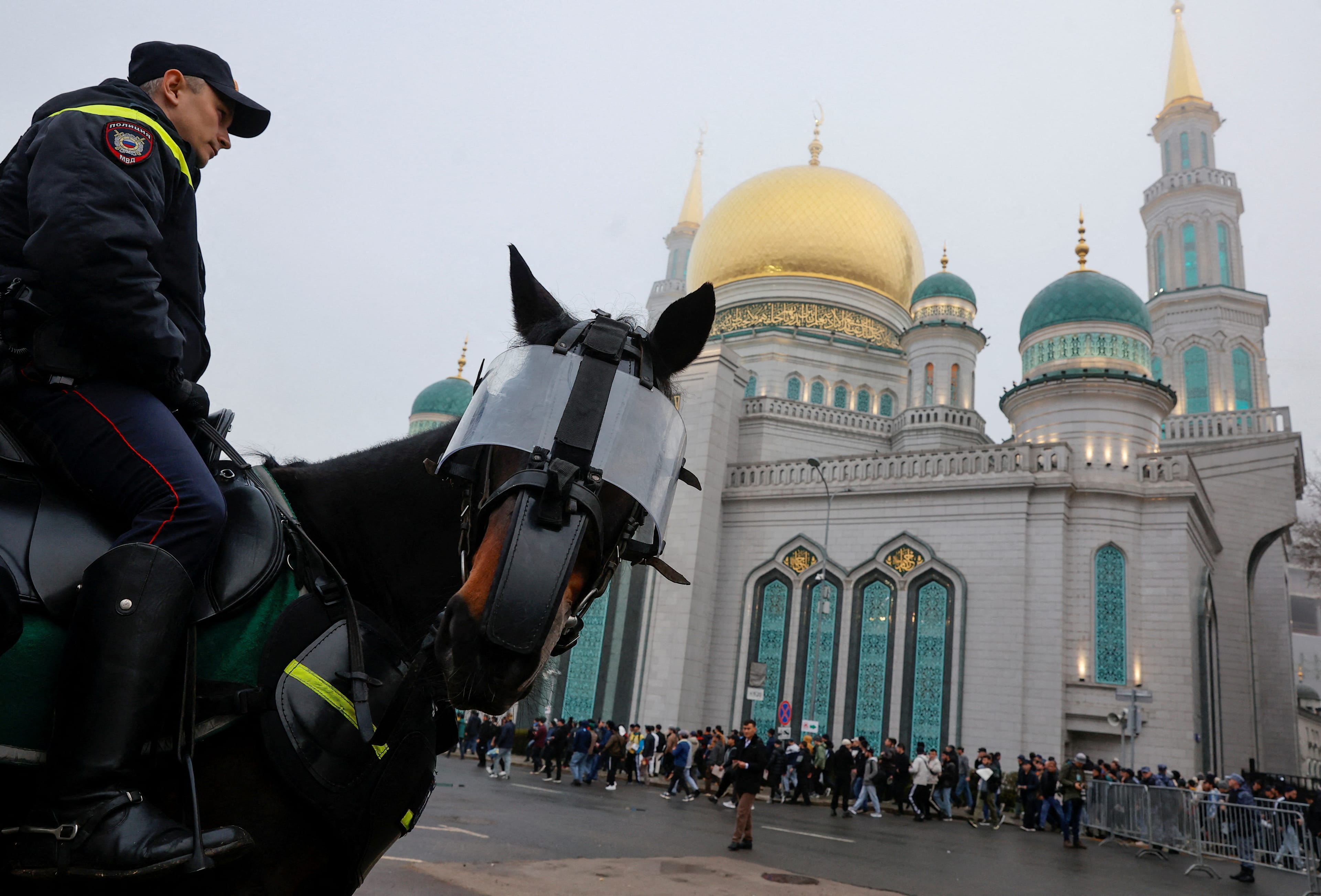 «Начали хамить, чтобы я убиралась в свою страну. Но это моя страна и есть!» Нацменьшинства столкнулись с волной ксенофобии на фоне теракта