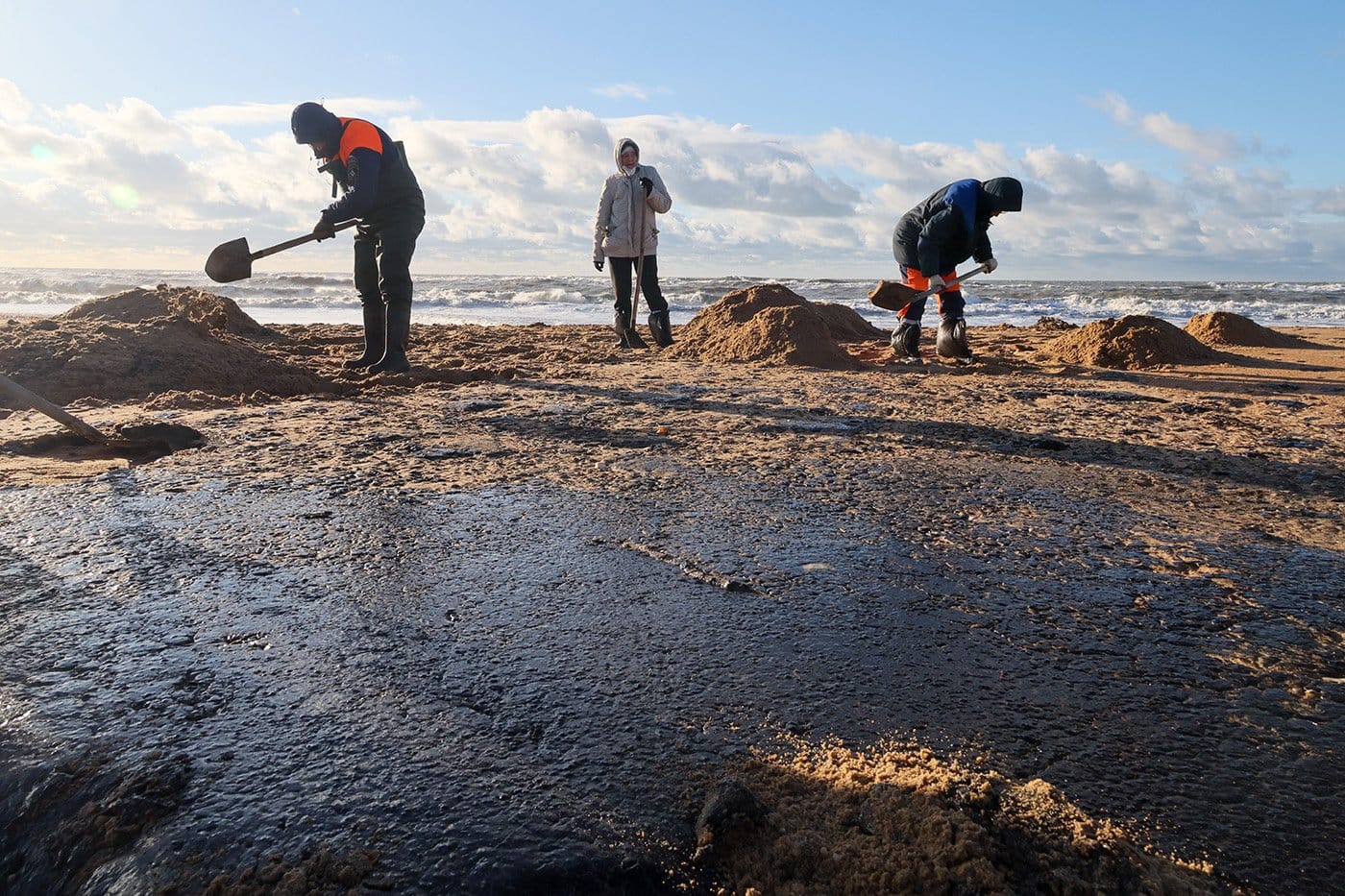 Russia’s Black Sea beaches flooded with oil from two wrecked tankers as Greenpeace points to rising risks from Moscow’s “shadow fleet”