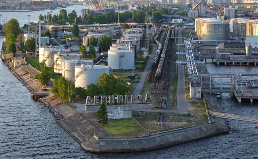 Российский суд отобрал 55% акций Петербургского нефтяного терминала у детей одного из основателей компании