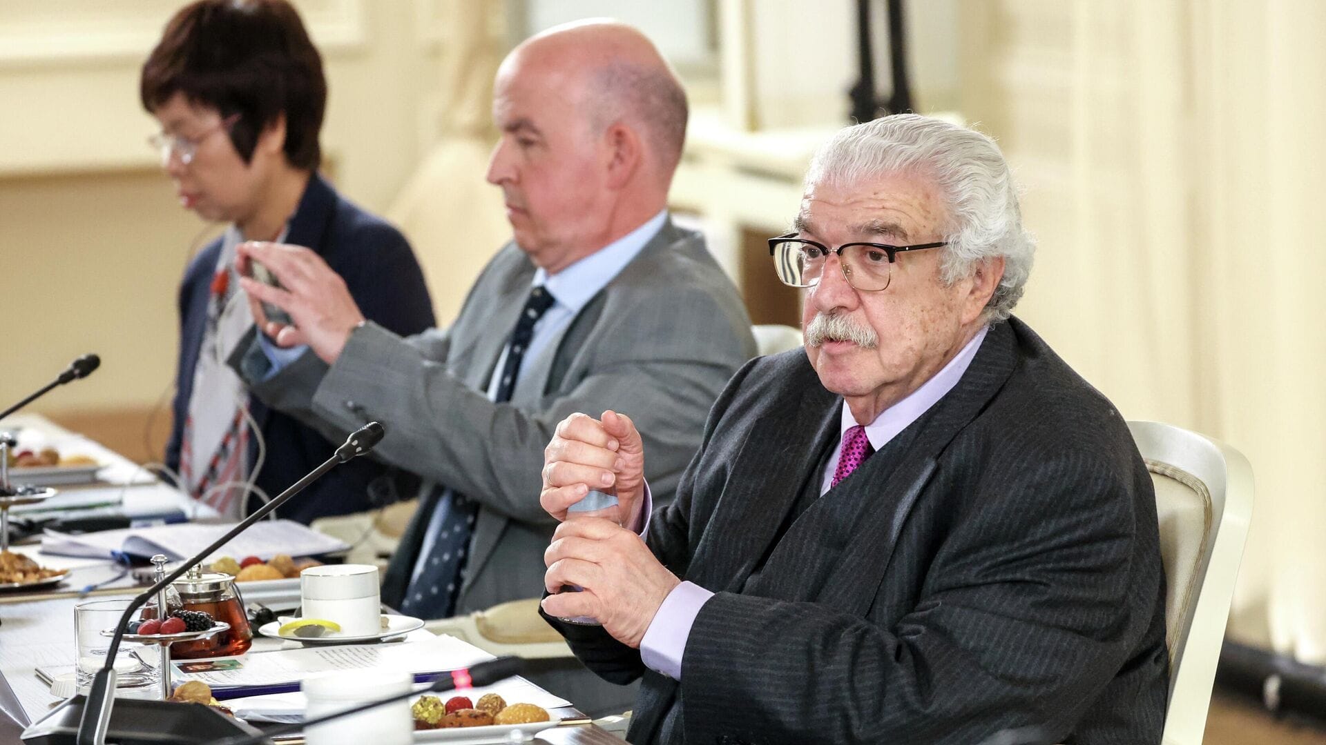 Михаила Гусмана уволили с поста первого замгендиректора ТАСС. До этого его раскритиковали Z-блогеры за похвалу Алиева