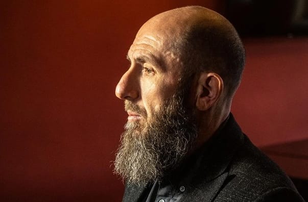 Суд арестовал недвижимость и автомобили в семье гендиректора МХАТ Владимира Кехмана на сумму свыше 300 млн рублей