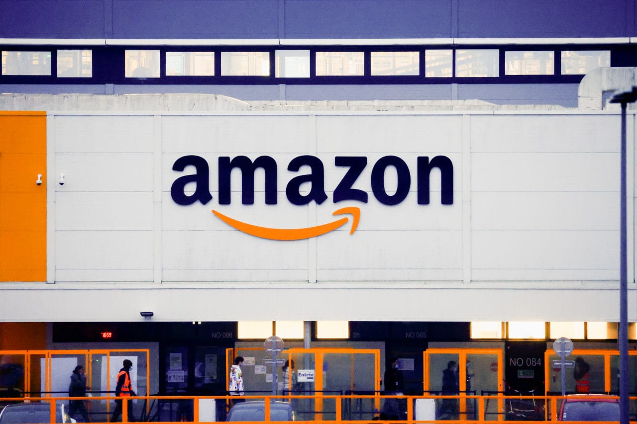 Amazon объявила о предстоящем увольнении 14 тысяч сотрудников. Это одно из самых массовых сокращений в компании