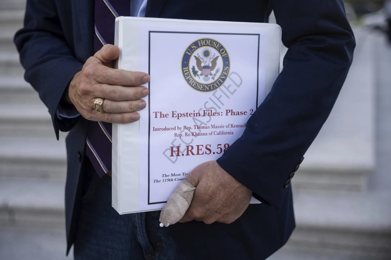 В Конгрессе набралось достаточное количество голосов, чтобы инициировать процедуру раскрытия файлов Эпштейна