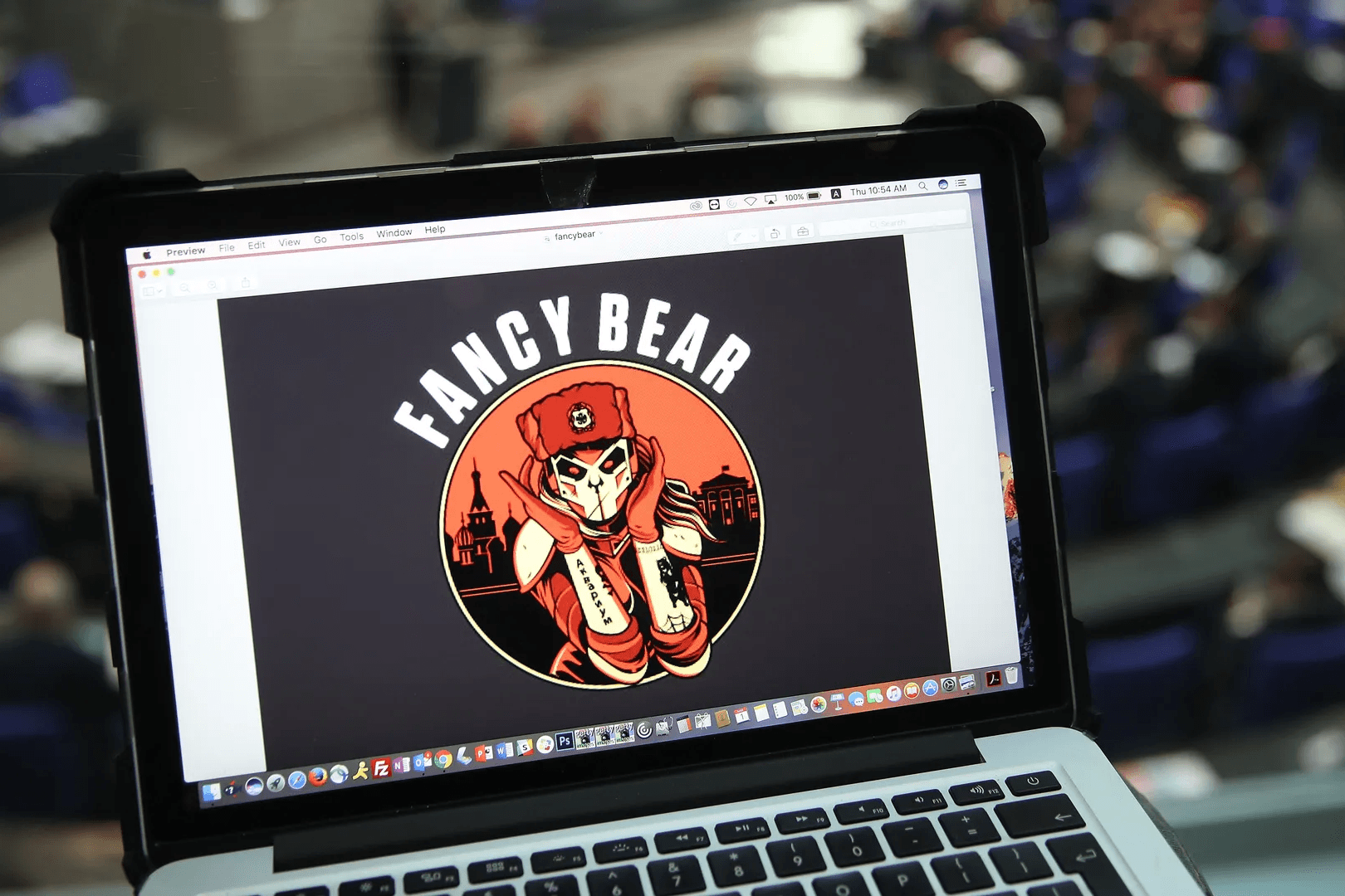 Связанные с Россией хакеры взломали почты украинских следователей. Вычислить операцию стало возможно из-за их же ошибки