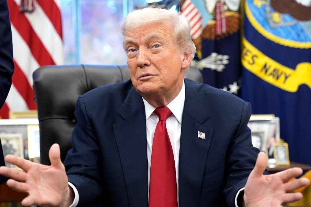 Регулятор США начал расследование подозрительных сделок с нефтью, совершенных перед ключевыми заявлениями Трампа по Ирану