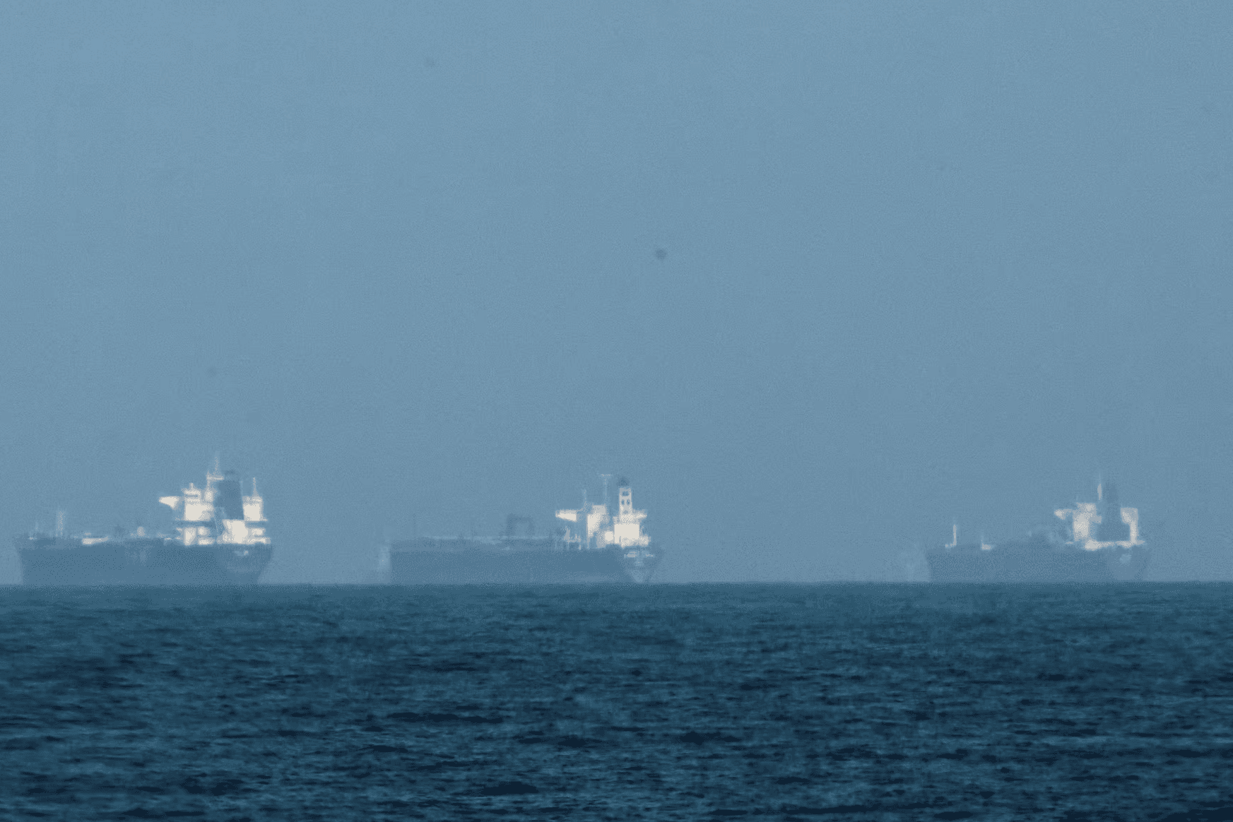 Иран откроет Ормузский пролив для всех коммерческих судов до окончания перемирия — глава МИД страны