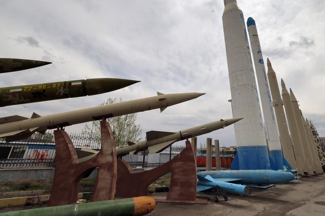 Иран сохранил до 70% баллистических ракет и примерно 40% запаса беспилотников — NYT