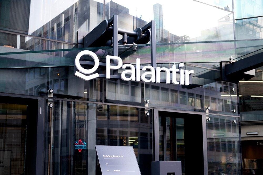 В Великобритании хотят расторгнуть госконтракты с Palantir. Ее решения встроены в госинфраструктуру, это будет сложно — эксперт