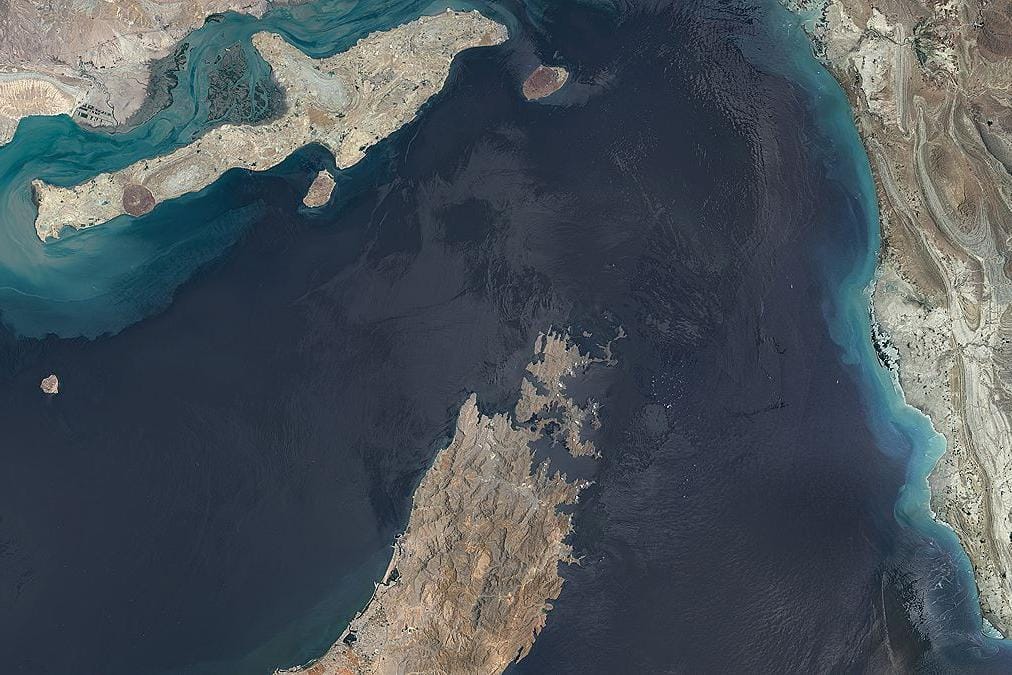 IMO приостановила эвакуацию судов из Персидского залива после атаки в Оманском заливе