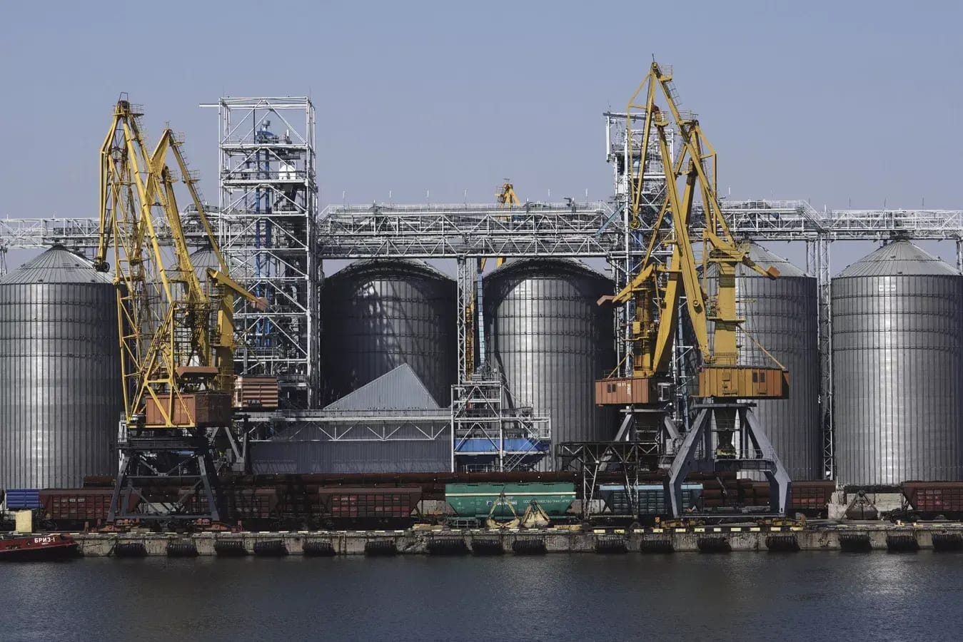 После атак Украины на российские порты пшеница подорожала на 17%. Страны Африки рискуют перейти на более дорогое зерно