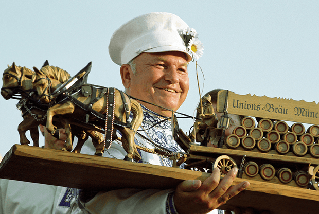 Почём звонят колокола? Владимир Милов о том, как Лужков проложил дорогу путинизму