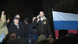 Дамьян Кнежевич на митинге в поддержку России, Белград, март 2022