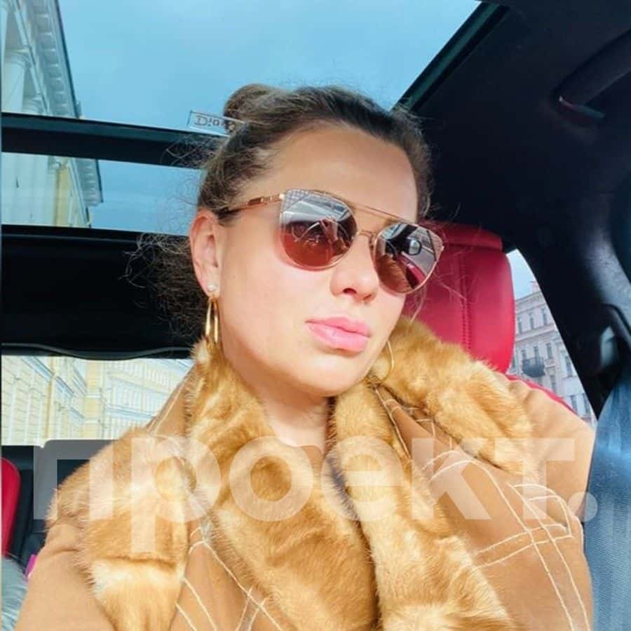 «Проект» нашел предполагаемую третью дочь Путина. Ее мать — акционер банка «Россия»