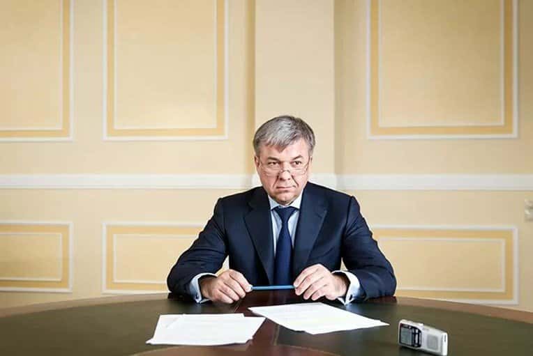 В Черногории задержали экс-главу Росалкогольрегулирования Игоря Чуяна. Он был объявлен Россией в розыск по делу о хищении 14 млрд рублей