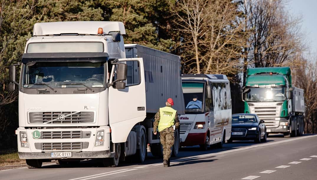 Белоруссия закрыла въезд для автомобилей с регистрацией в ЕС
