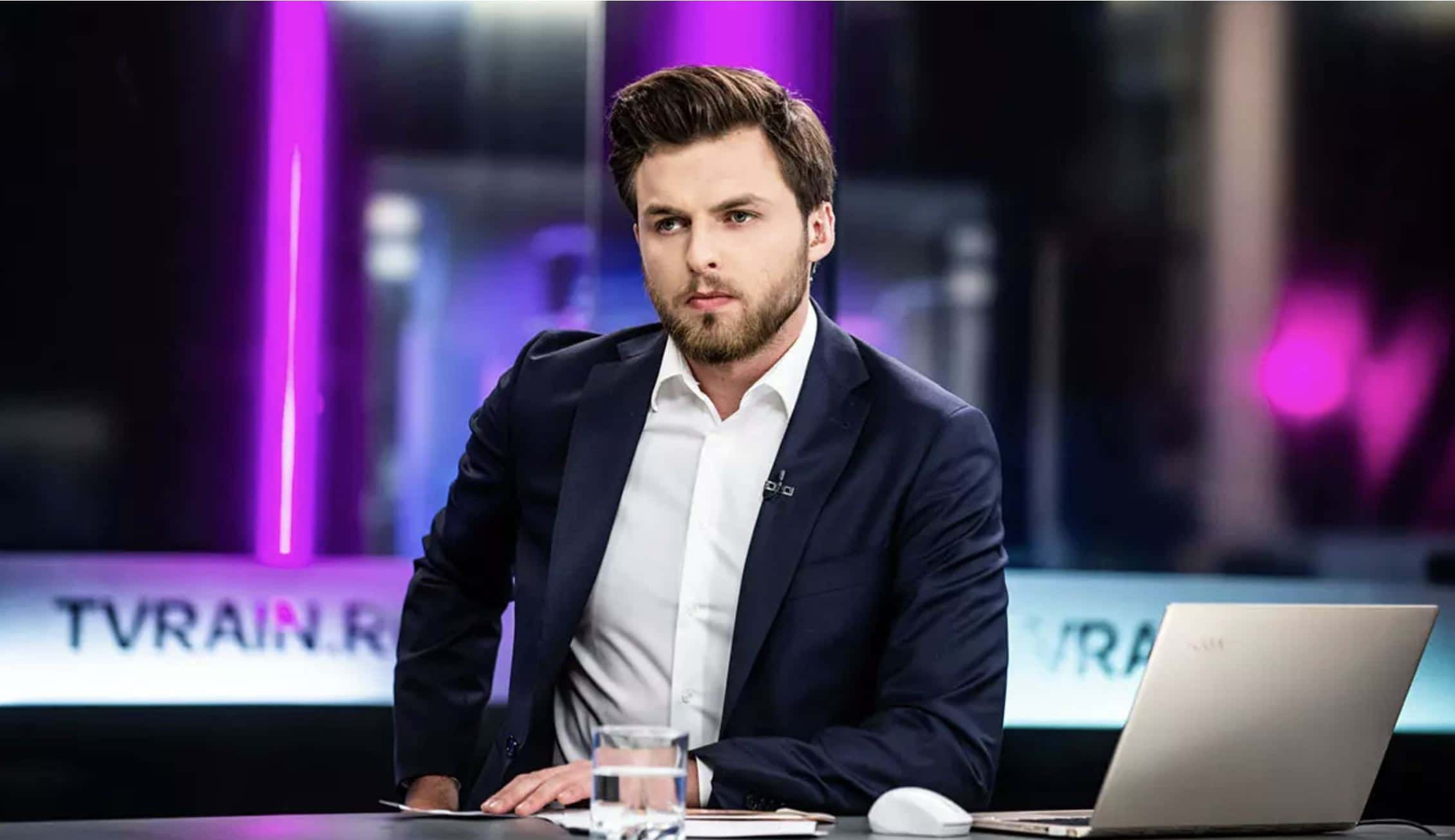 Телеканал «Дождь» прекратил сотрудничество с ведущим Алексеем Коростелевым из-за его фразы про армию РФ