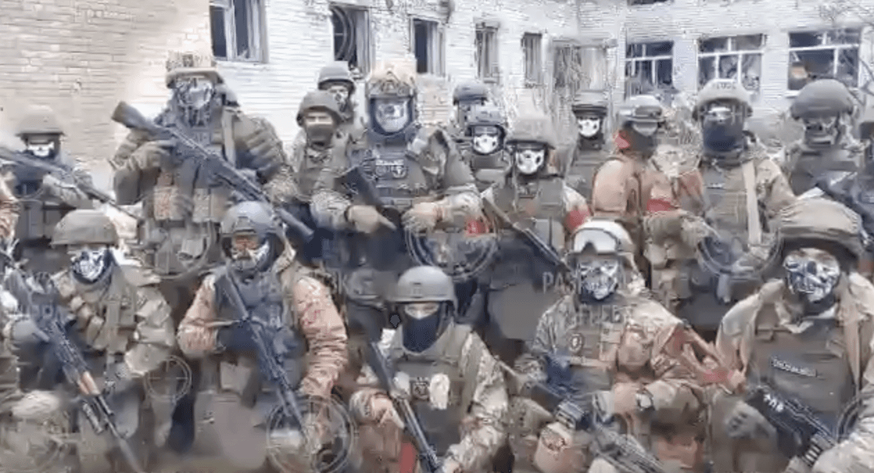 «Вы и есть нацисты, еб*ная администрация». Бойцы ЧВК Вагнера записали видео с угрозами к мэрии Горячего Ключа из-за запрета хоронить бойцов