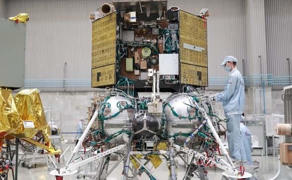 Станция «Луна-25» разбилась о поверхность Луны — «Роскосмос»