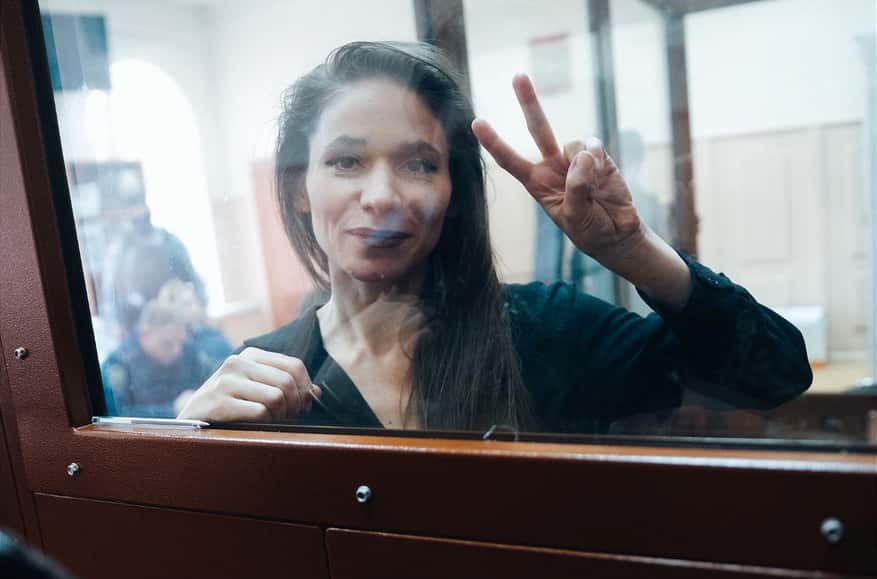 Russian journalist Antonina Favorskaya faces extremism charges for alleged links to Navalny, placed in pre-trial detention for two months