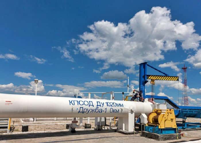 Венгрия предложила новую схему транзита российской нефти через Украину, которая ранее расширила санкции против «Лукойла»