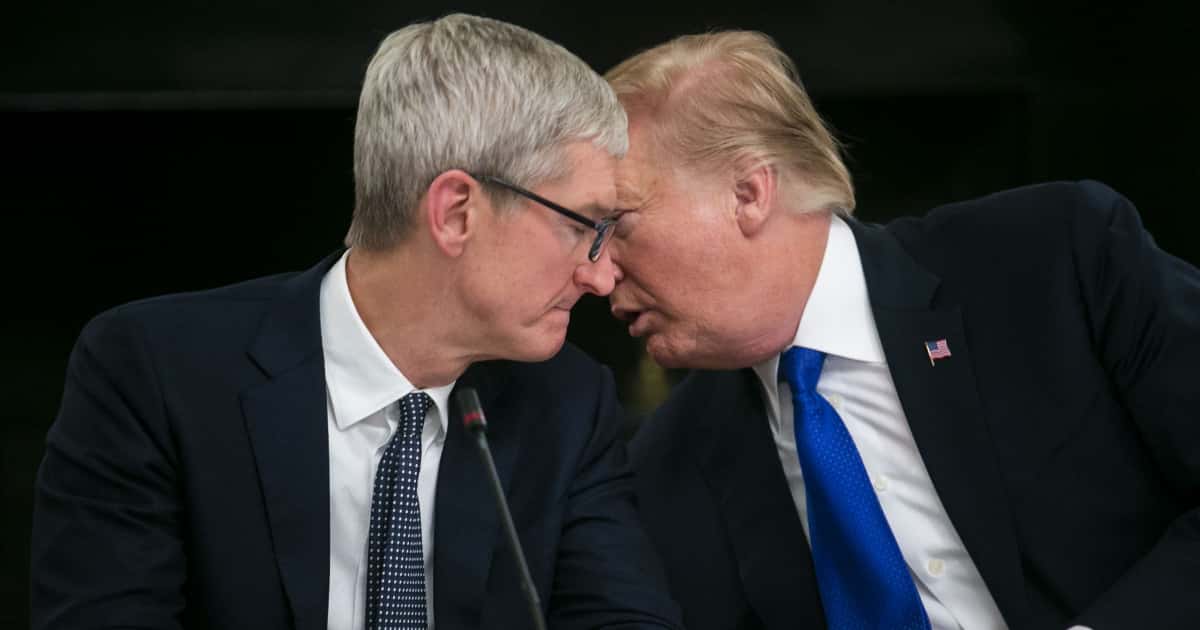 Тим Кук подарит Трампу миллион долларов на инаугурацию — Axios