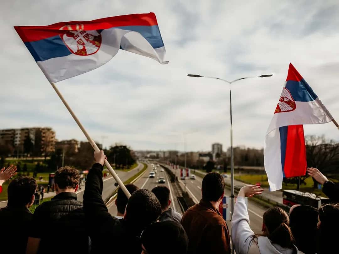 «Культ личности, кажется, начинает давать трещину»: что говорят участники сербских протестов о власти и своих требованиях