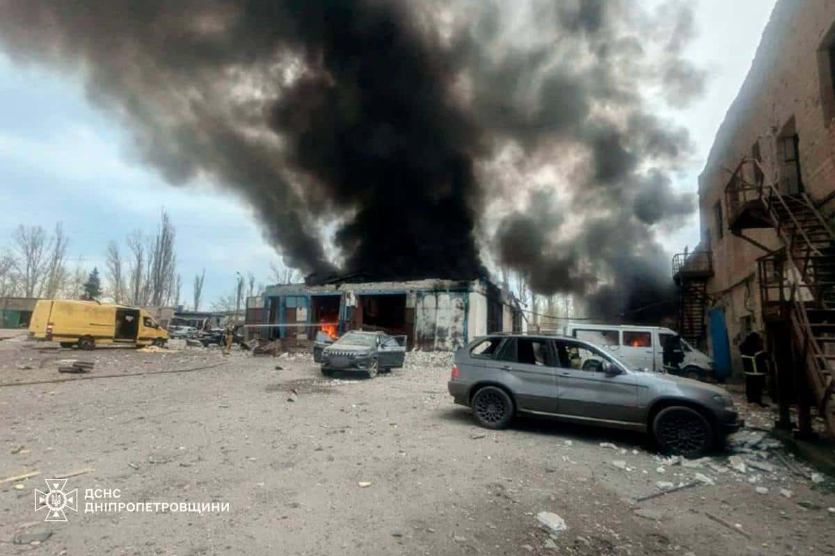 В результате российского ракетного удара по Кривому Рогу погибло 12 человек, больше 50 ранены