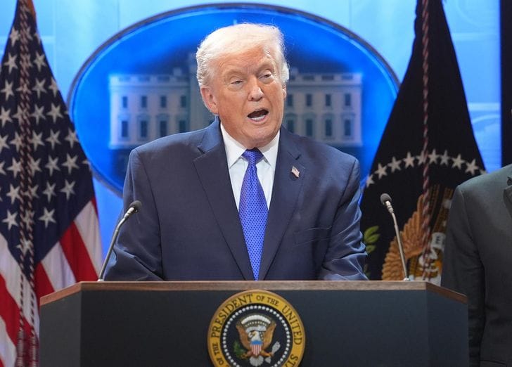 Трамп введет глобальный тариф в размере 10% взамен пошлин, признанных Верховным судом незаконными