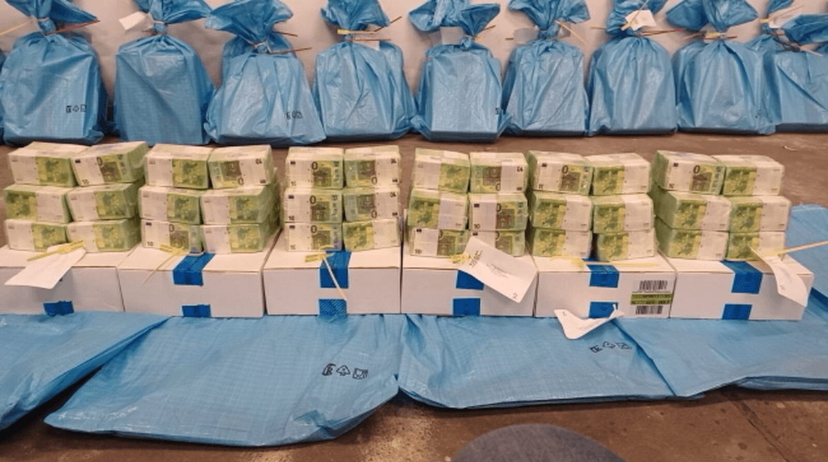 Фейк Первого канала: арестованные в Венгрии деньги и золото украинского банка принадлежали некой «военной мафии»