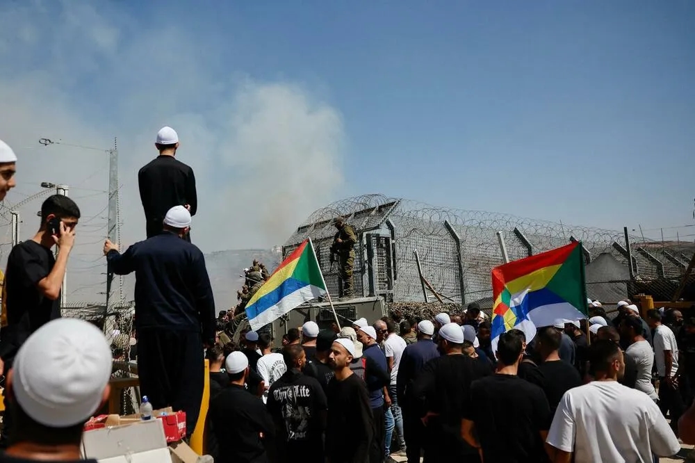 Israel supplies the Druze separatists in Syria with food and weapons