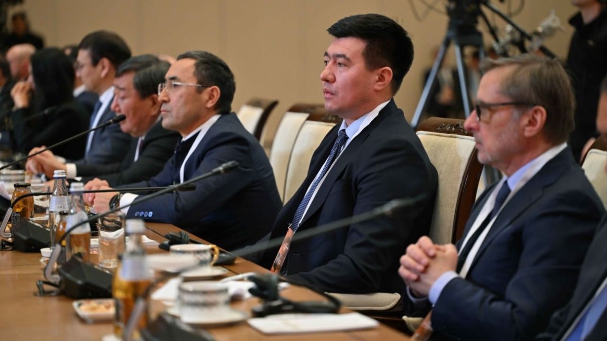 Шахмурат Муталип (второй слева) на встрече президента Касыма-Жомарта Токаева с участниками списка Forbes