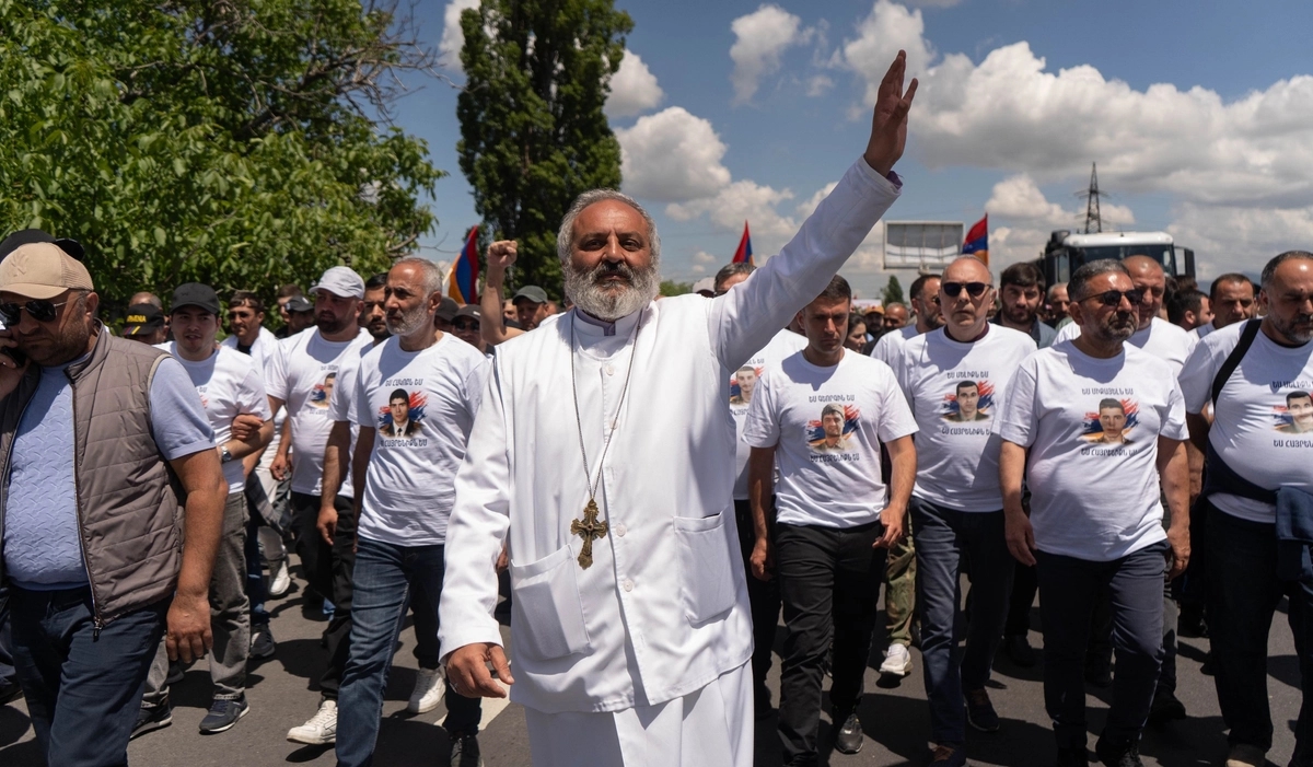 Bishop Bagrat Galstanyan at the head of a march protesting Pashinyan’s policies