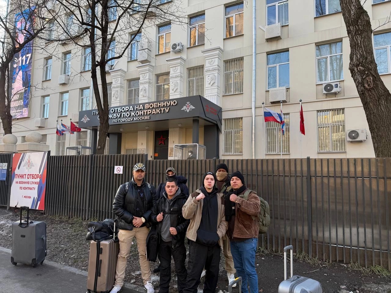 The fraudsters with recruits at a recruitment center in Moscow