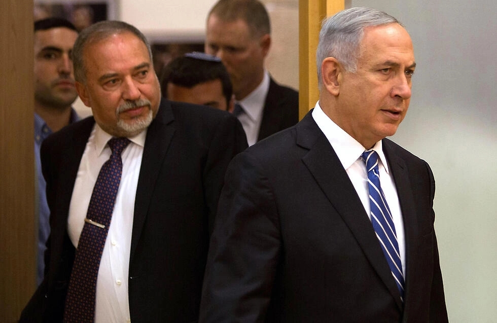 Avigdor Lieberman (left) has vowed never again to join a coalition with Netanyahu
