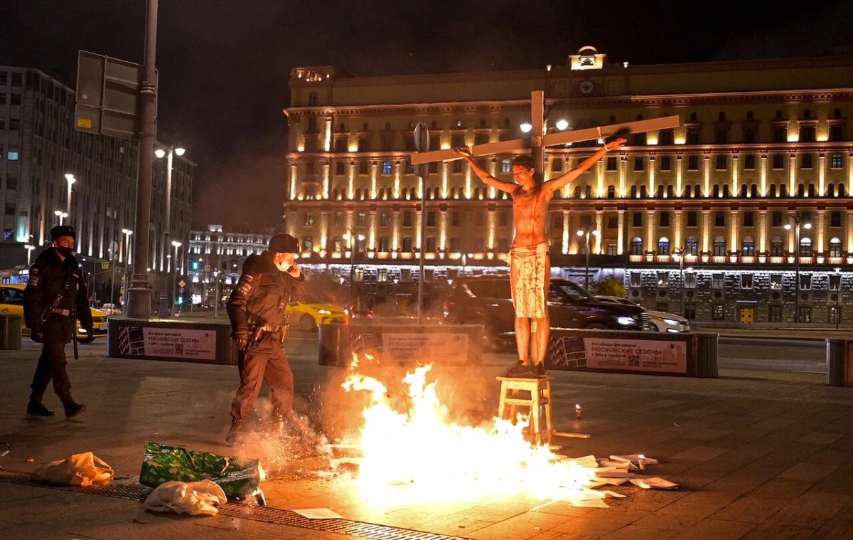 Pavel Krisevich during a performance on Lubyanka Square