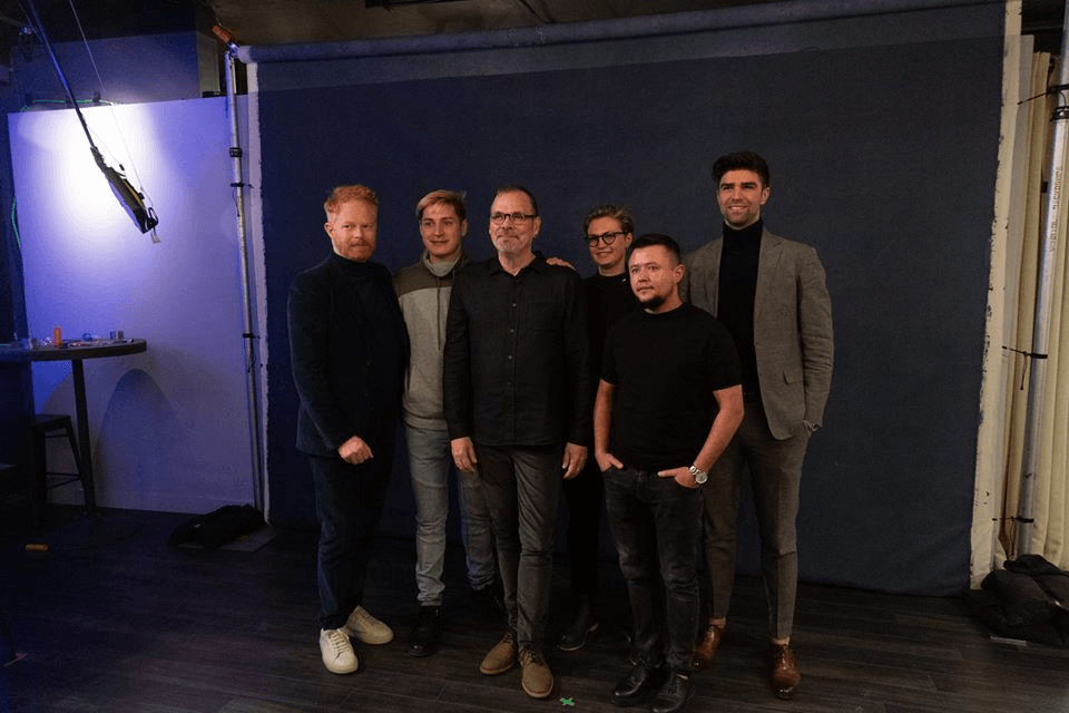 «Ей пришлось украсть телефон, это был последний шанс сбежать». Как Давид Истеев и «Российская ЛГБТ-сеть» эвакуируют геев из Чечни