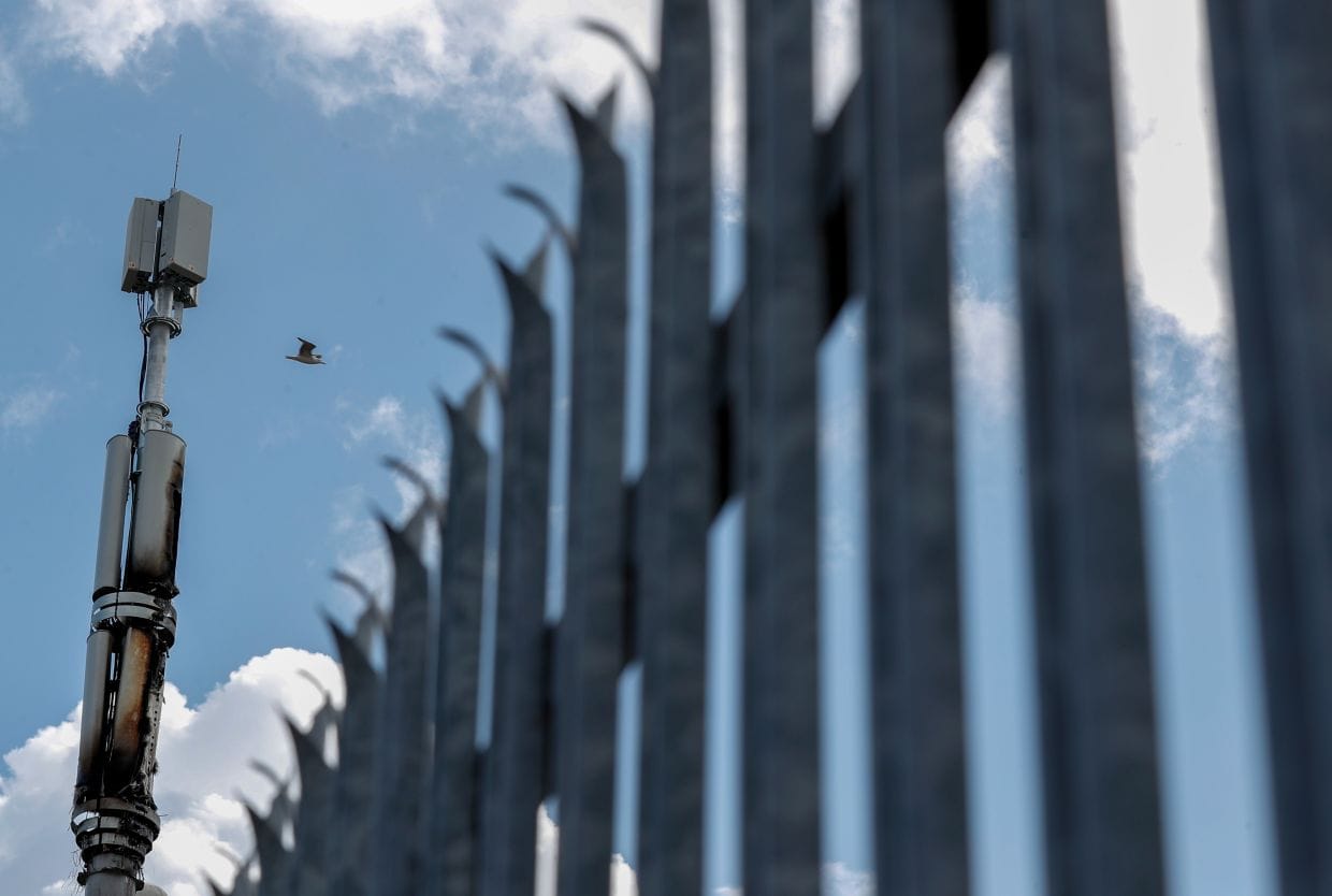 В Ростовской области местные жители пытались похоронить заживо археологов из-за опасений, что те установят вышку 5G