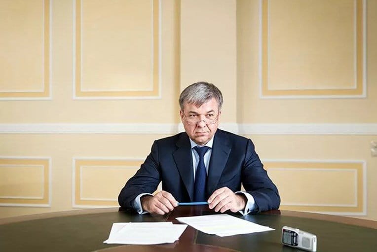 В Черногории задержали экс-главу Росалкогольрегулирования Игоря Чуяна. Он был объявлен Россией в розыск по делу о хищении 14 млрд рублей