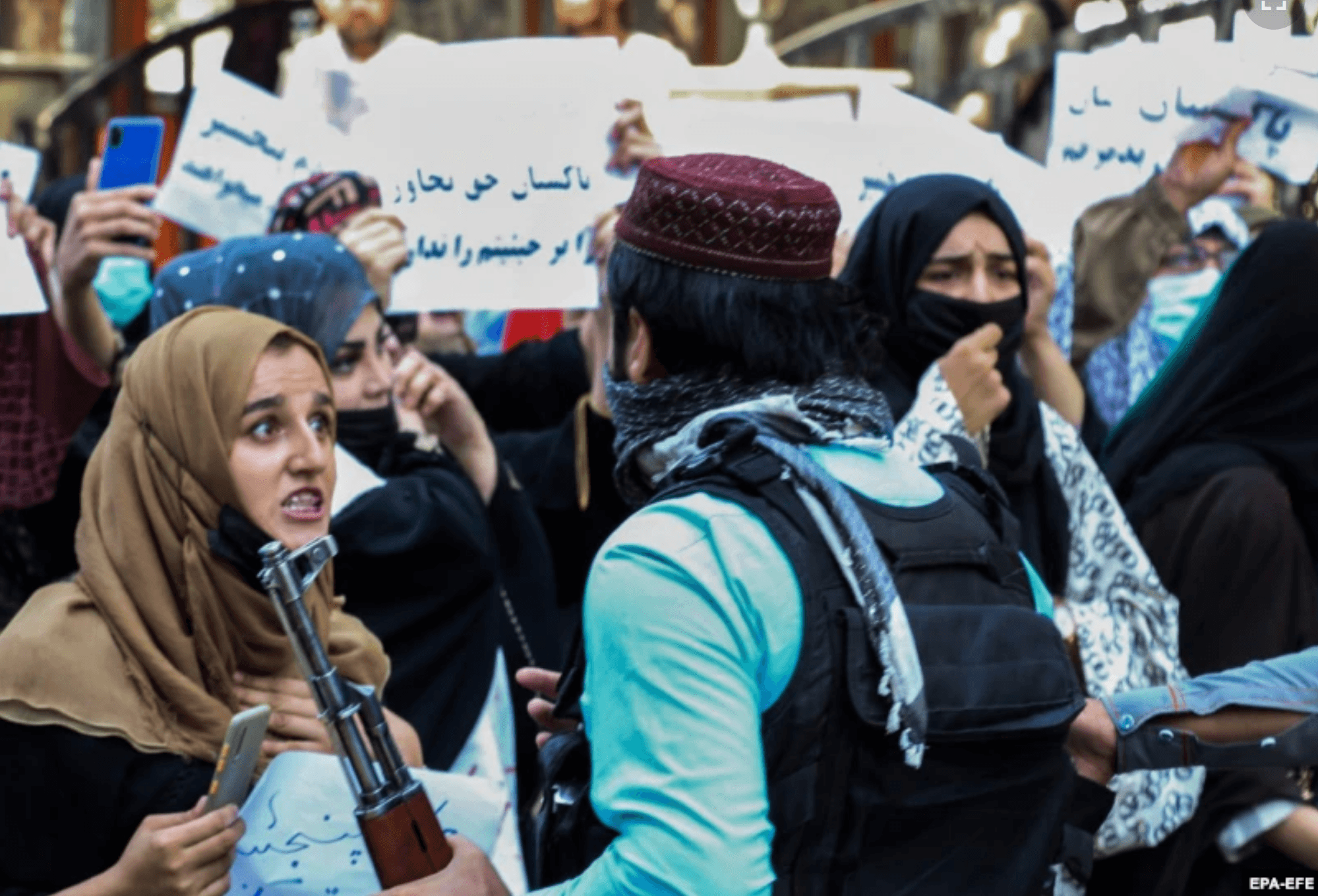 «Талибы все те же, но общество изменилось». Новое поколение афганских женщин сопротивляется возвращению в средневековье