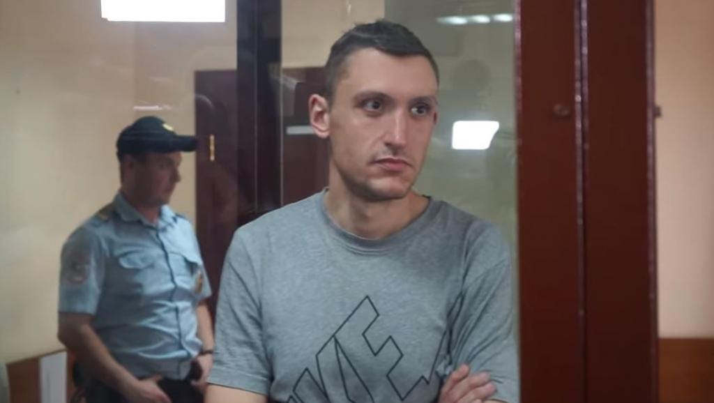 Активисту Константину Котову дали 30 суток за участие в антивоенной акции