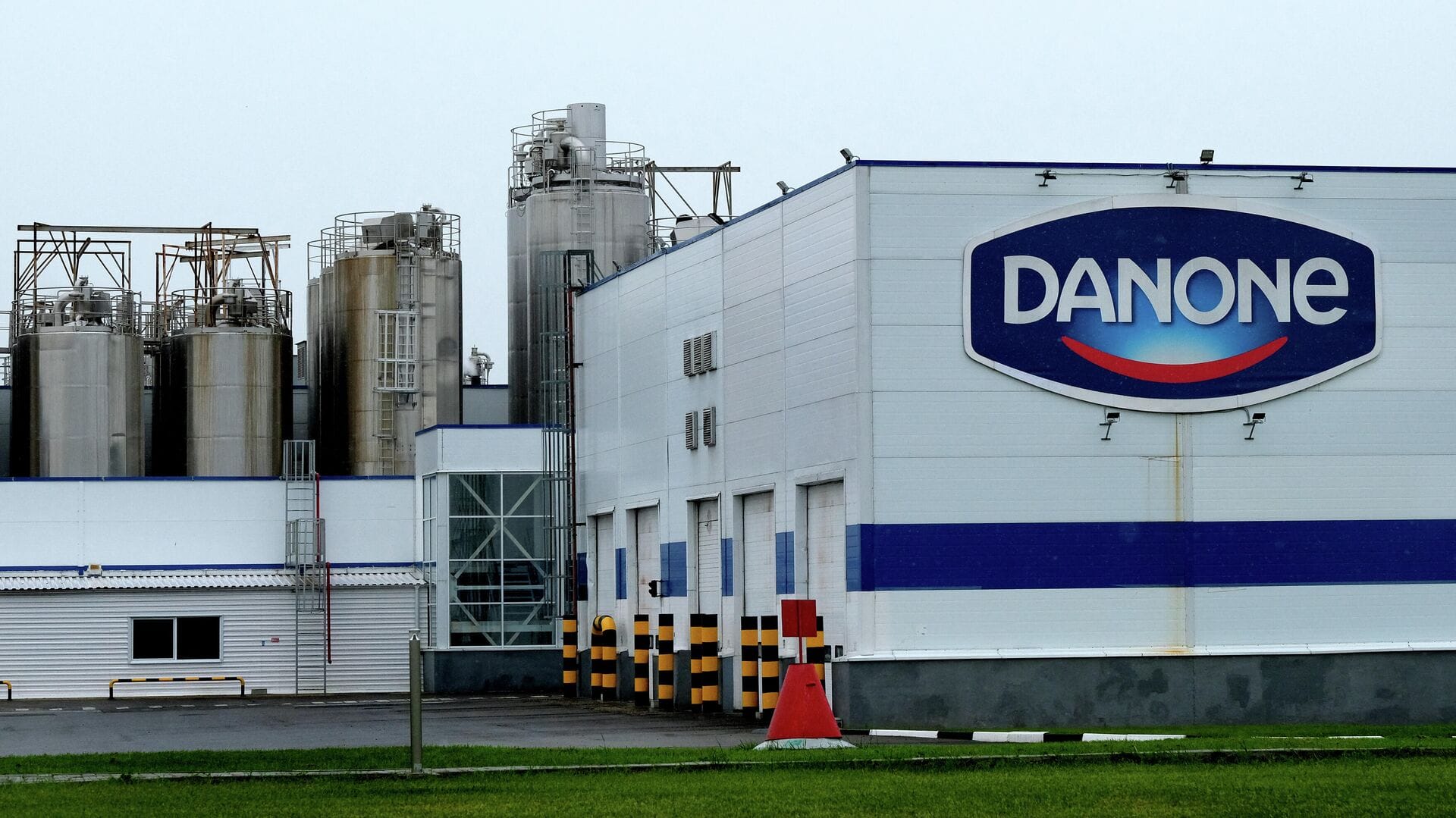 Danone не будет учитывать активы в России в своей отчетности и спишет 200 млн евро из-за потери контроля