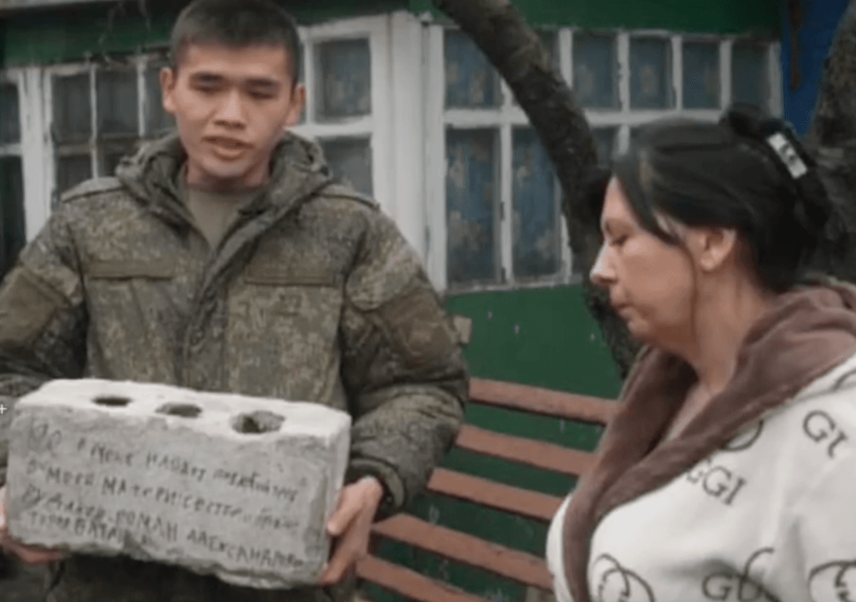 В команду врио главы Алтая Турчака вошел российский военный, который принес матери сослуживца бетонный блок вместо сына