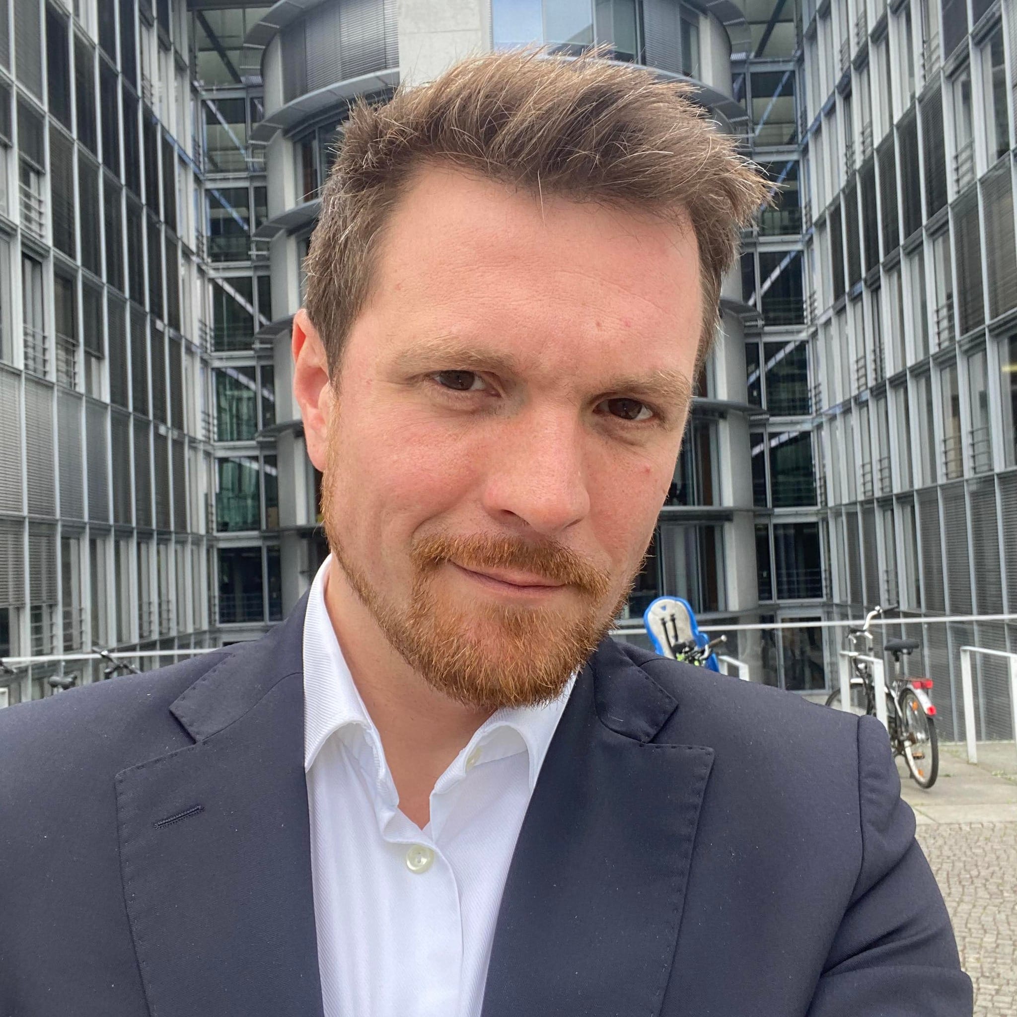 Депутат бундестага нанял на работу связанного с ФСБ россиянина. Он отвечал за контакты с российской оппозицией — FAZ