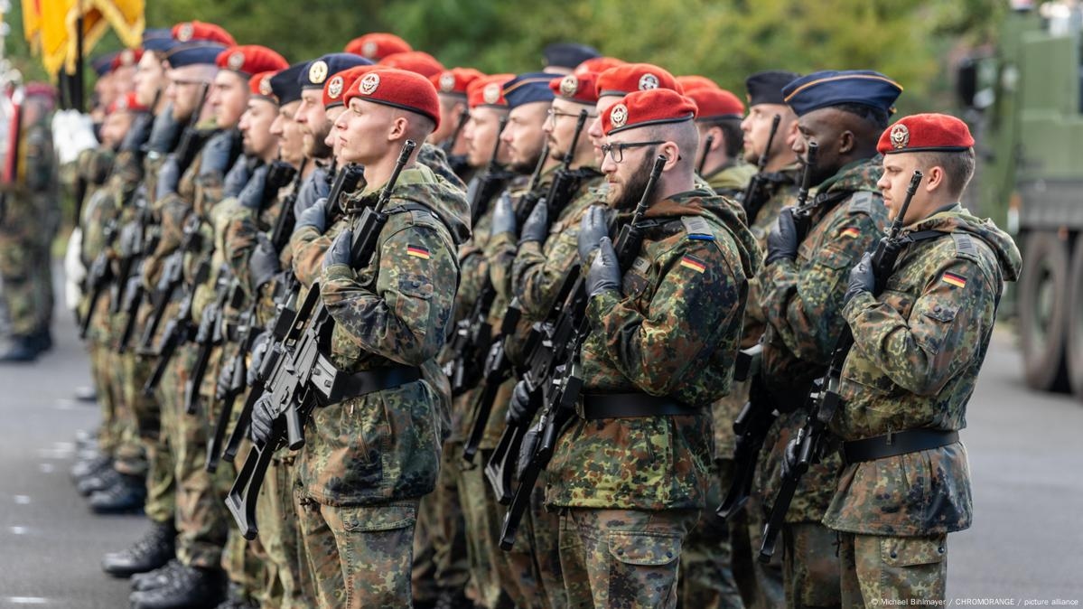 A group of Bundeswehr servicemen. Image: Michael Bihlmayer / Chromorange / picture alliance