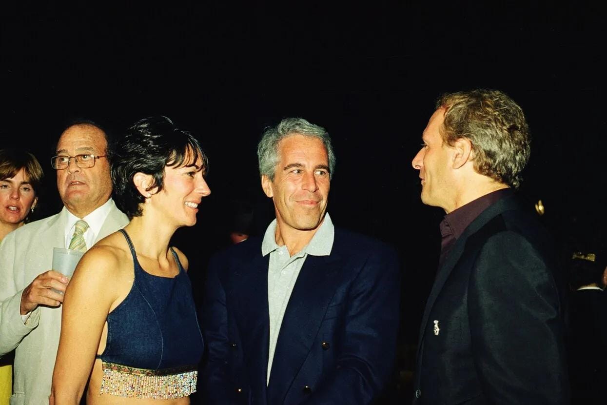 Конгрессмен Масси заявил, что в архивах Эпштейна есть имена 20 влиятельных людей, причастных к преступлениям. Речь не о Трампе