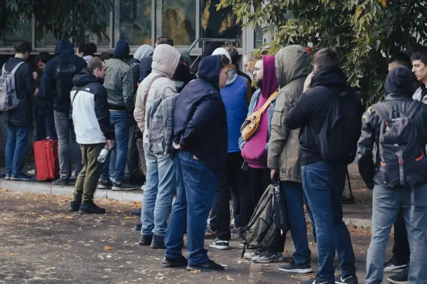 Для оформления ВНЖ Казахстана стали требовать казахский на уровне B2. «Заявлений от россиян стало слишком много» — эксперт