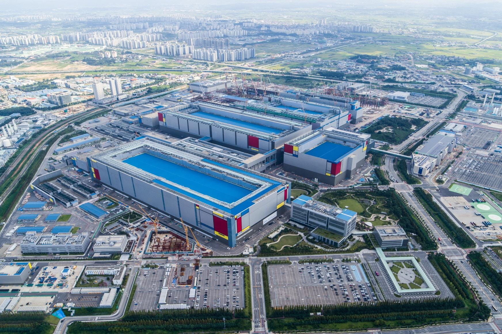 Десятки тысяч сотрудников Samsung готовят 18-дневную забастовку на фоне бума ИИ-чипов. Власти Южной Кореи пригрозили запретом стачки